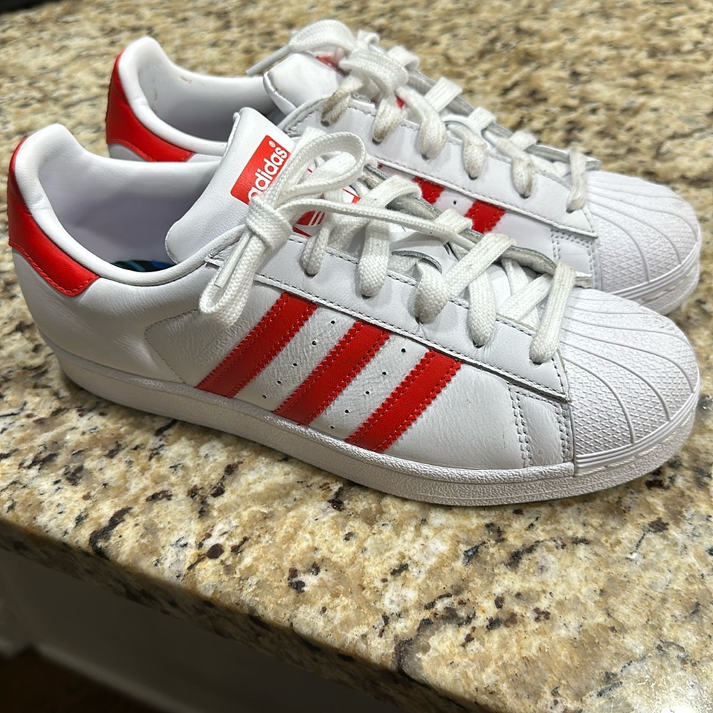 US 6 1/2 Superstars BRAND New condition